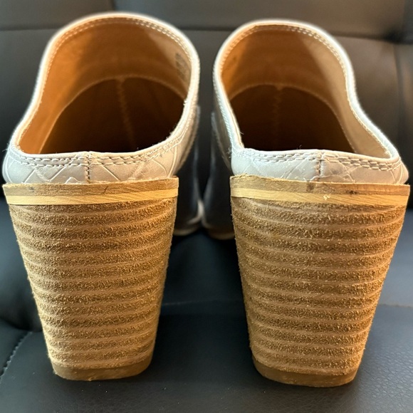 BEAST FASHION Gray Croc-Embossed Mules - Picture 4 of 8